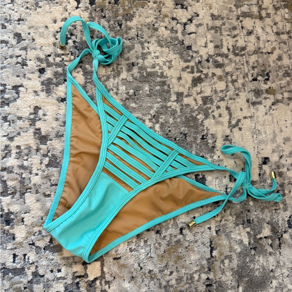 Beach Bunny Hard Summer Bikini Set - Picture 3 of 11